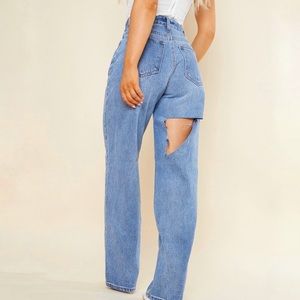 Pretty Little Thing Mid Blue Wash Extreme Bum Split Baggy Boyfriend Jeans